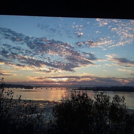 Bay Bridge Motel Норт-Бенд Экстерьер фото